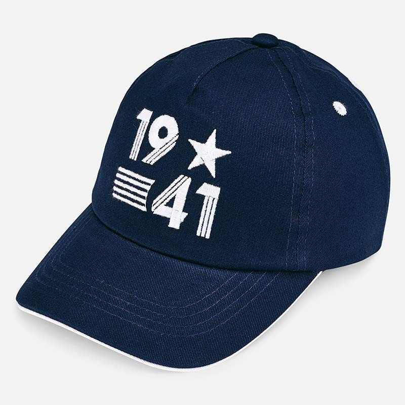 Bonés, chapéus, gorros, cintos, gravatas, laços, suspensórios, meias