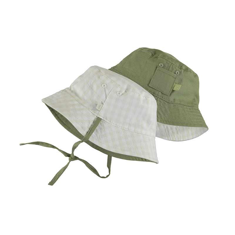 Bonés, chapéus, gorros, cintos, gravatas, laços, suspensórios, meias