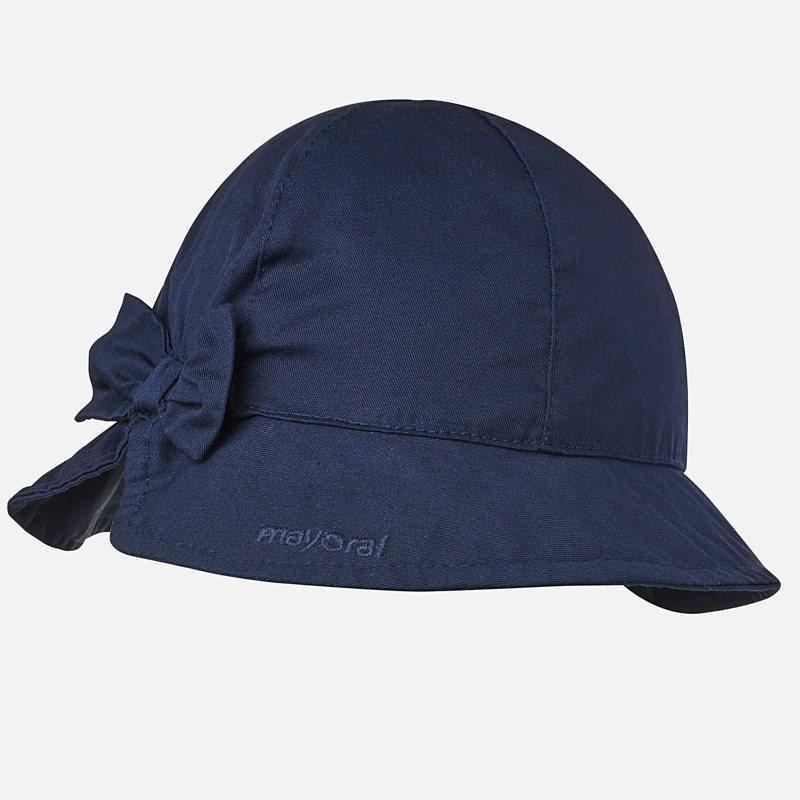 Chapéus; bandoletes; fitas e ganchos; meias; gorros