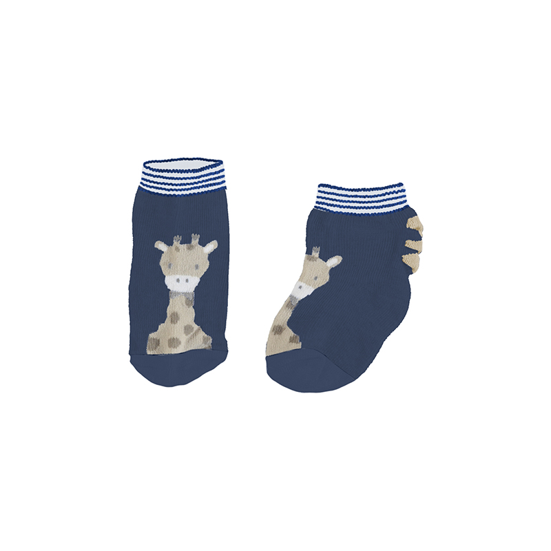 Chapéus; bandoletes; fitas e ganchos; meias; gorros