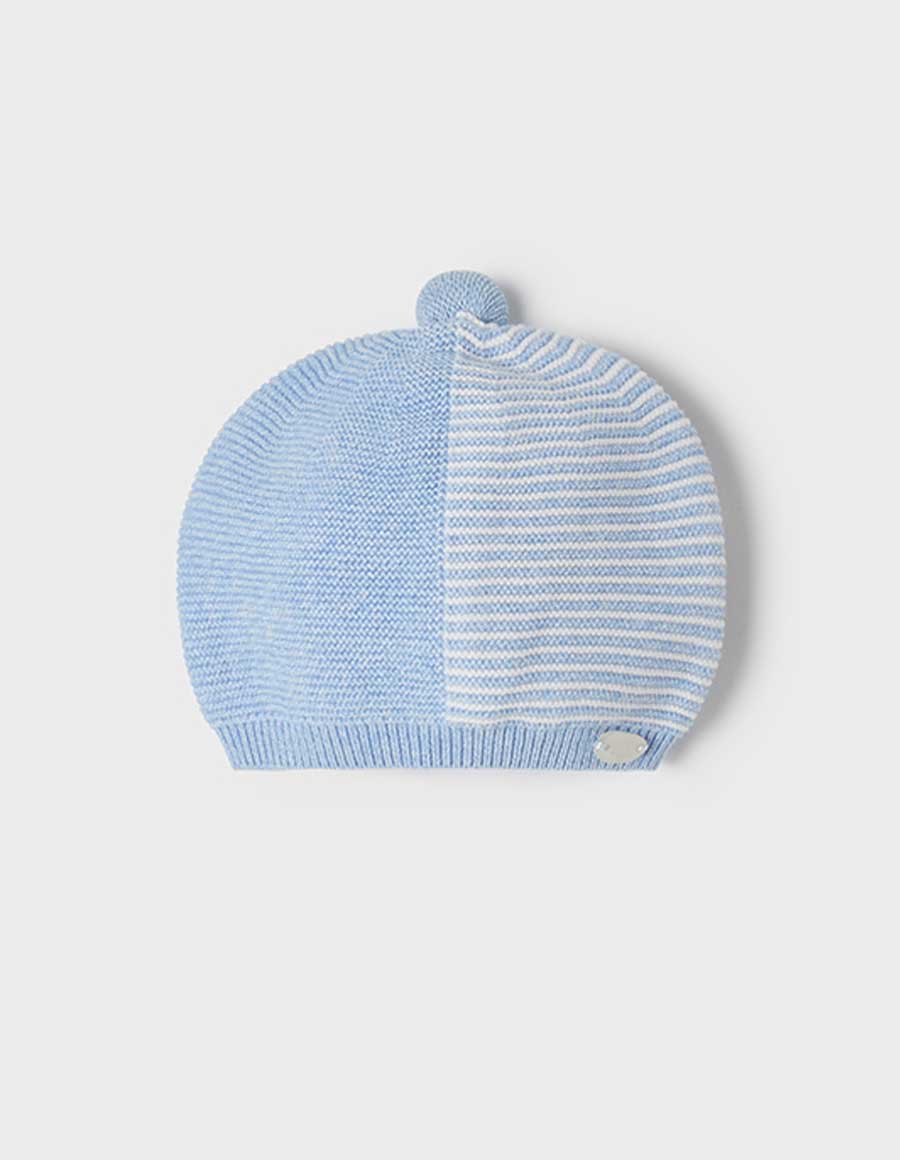 Chapéus; bandoletes; fitas e ganchos; meias; gorros